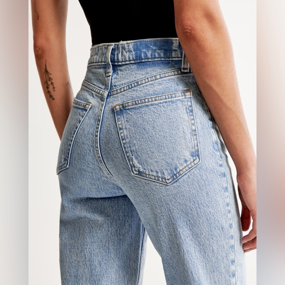 Abercrombie & Fitch 90s Straight Ultra High Rise Jeans - Picture 6 of 13